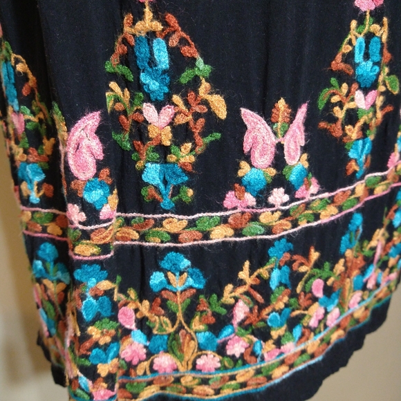 Oddi Black Sleeveless Top with Colorful Embroidery Size Small - Picture 4 of 8